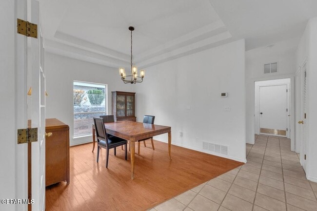 Foto del edificio - 1121 Regal Ridge Dr