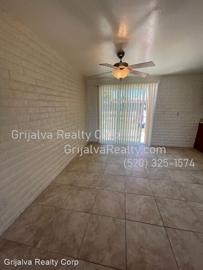 Foto del edificio - 4 br, 2 bath House - 7110 E. Pomegranate St.