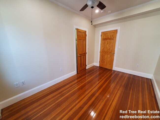 Foto del edificio - 202 Hyde Park Ave