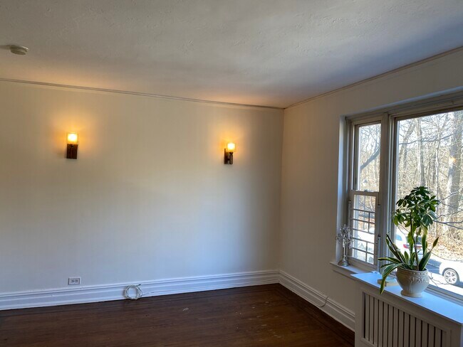 Building Photo - 40 Garth Rd