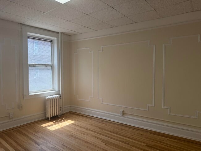 Building Photo - 5906 Park Ave