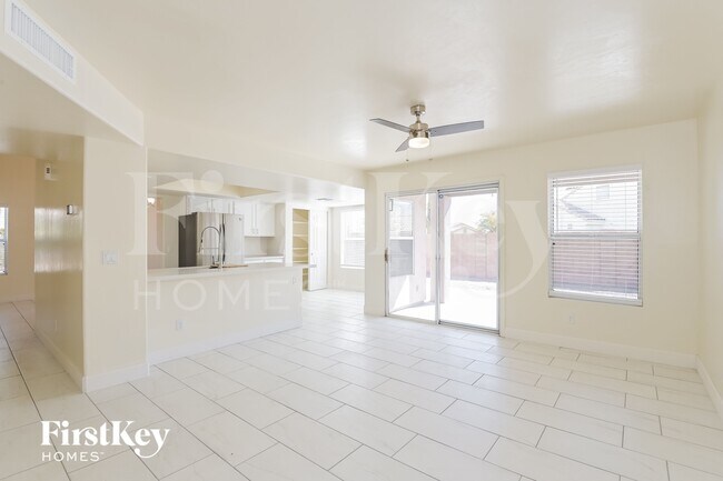 Foto del edificio - 11832 N Labyrinth Dr