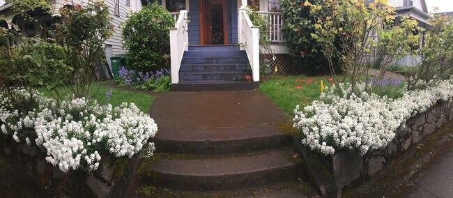 Foto del edificio - 109 NE Hancock St