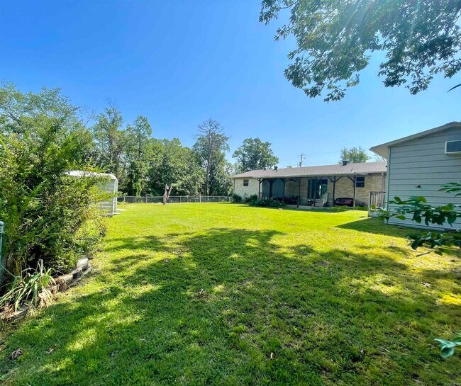 Building Photo - 170 Bledsoe Cir