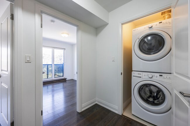 Building Photo - Cedarwood Townhomes