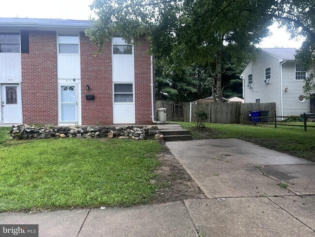 Foto del edificio - 217 Haverhill Rd