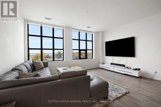 Building Photo - 21 Matchedash St S