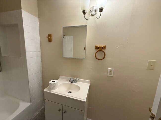 Foto del edificio - 4bd Single water/sewer included Vouchers Only