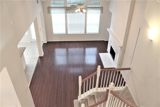 Foto del edificio - 22511 Parkvine Ln