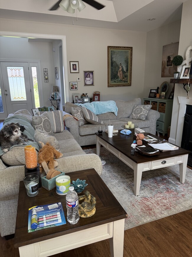 Foto del edificio - 385 Trinity Pond Road