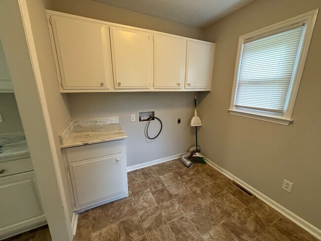 Foto del edificio - 405 Shelley Pl