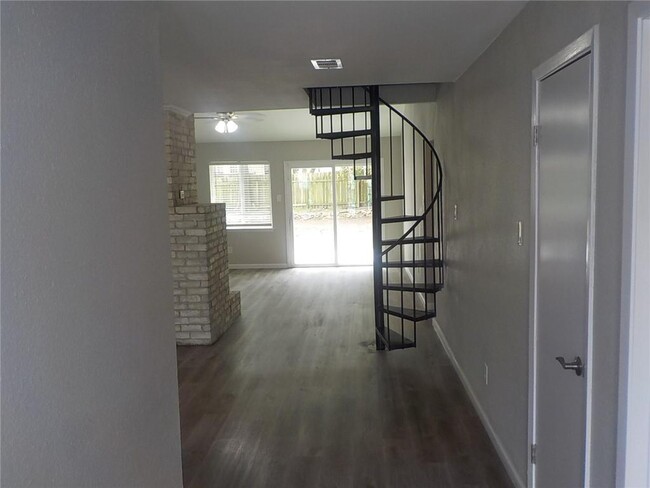 Building Photo - 2301 Maple Hollow Trail