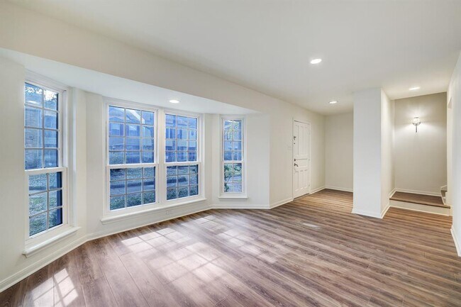 Building Photo - 12921 Trail Hollow Dr