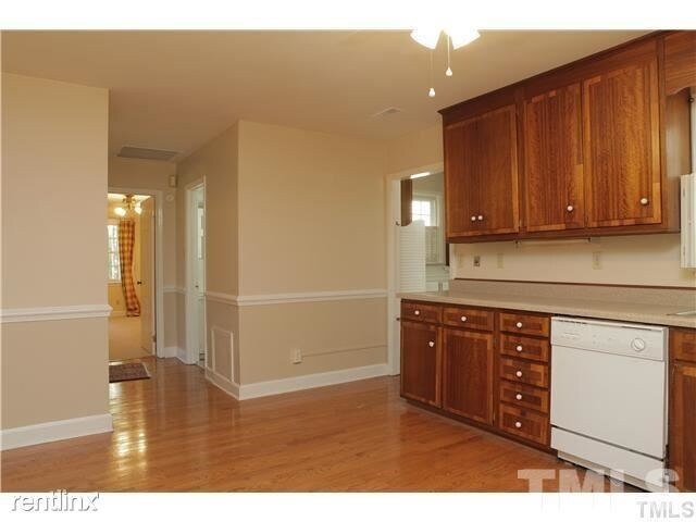 Building Photo - 4832 N Hills Dr