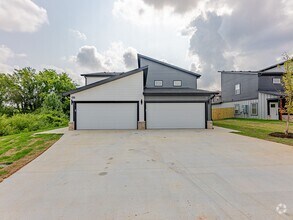Building Photo - 1700 SW Poigai Wy
