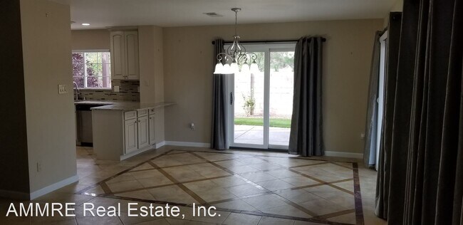 4 br, 3.5 bath House - 1037 Las Golondrina... photo'