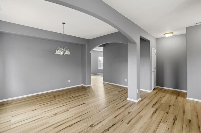 Foto del edificio - Spacious 3 Bedroom Home with 3-Car Garage, Loft, Mountain Views & Large Backyard in Cuchares Ranch