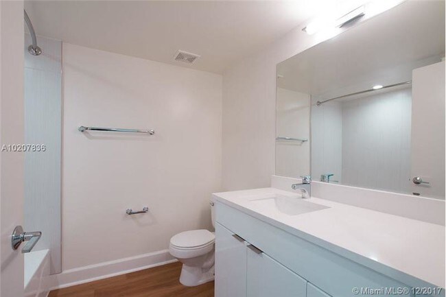 Foto del edificio - 3605 NE 207th St