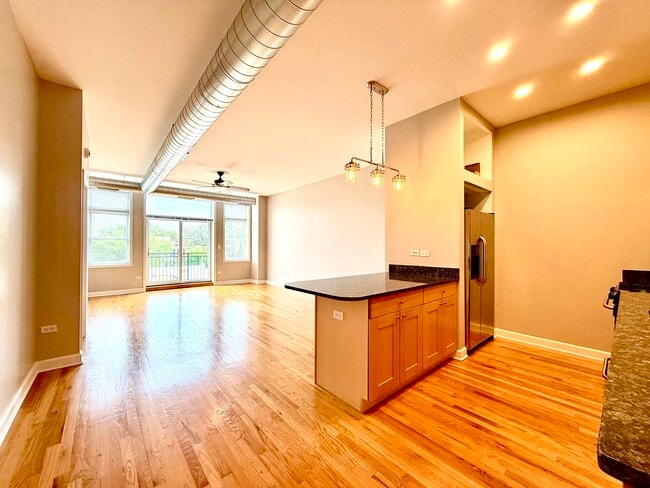 Foto del edificio - 837 S Western Ave