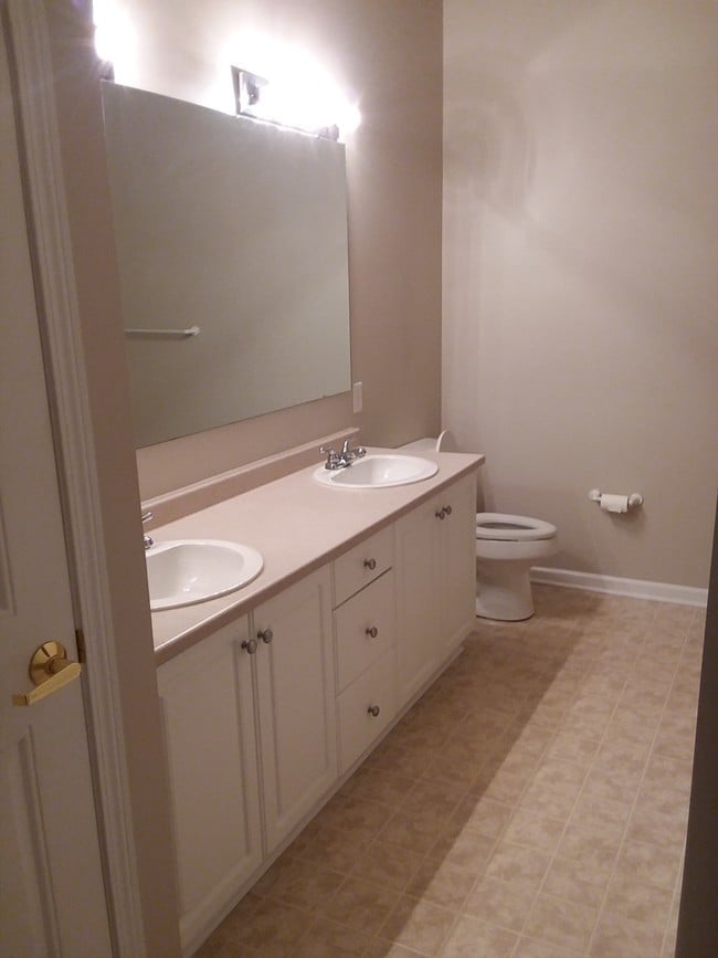 master bath - 1104 Stockton Ridge