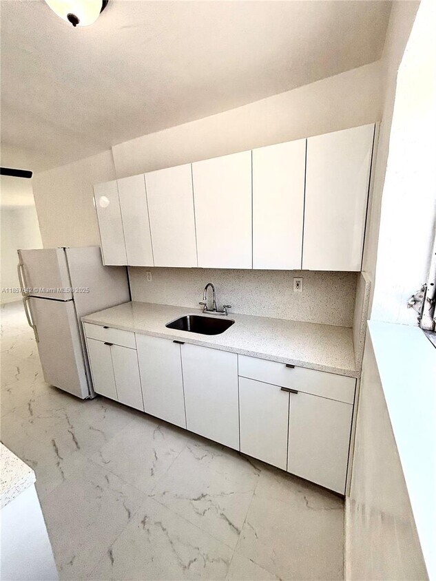 Foto principal - 25 Navarre Ave