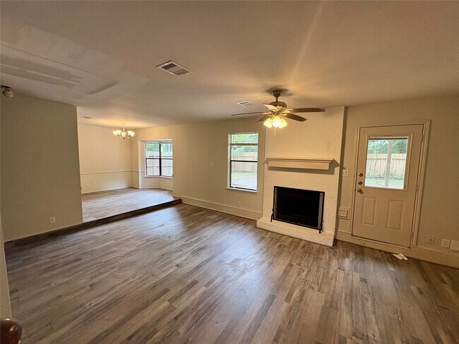 Building Photo - 80 Fallenstone Dr