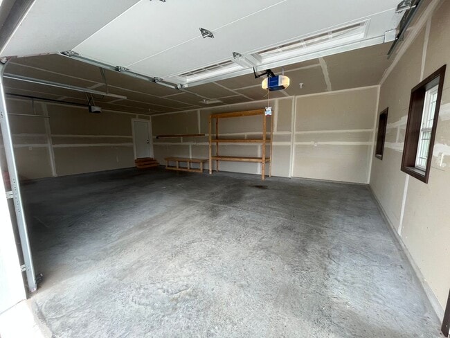 Building Photo - 5 Bed / 3 Bath Home in Tomah, WI!