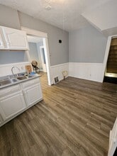 Building Photo - 622 E 4th St