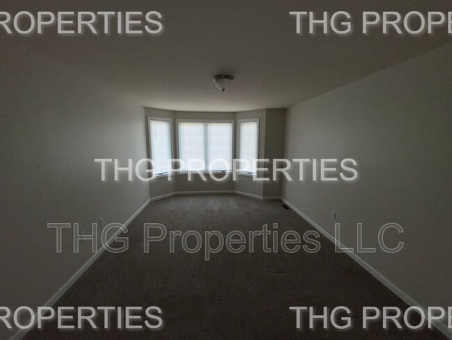 Building Photo - 926 South Ave