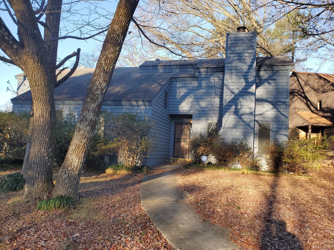 Primary Photo - 3387 Hanna Dr
