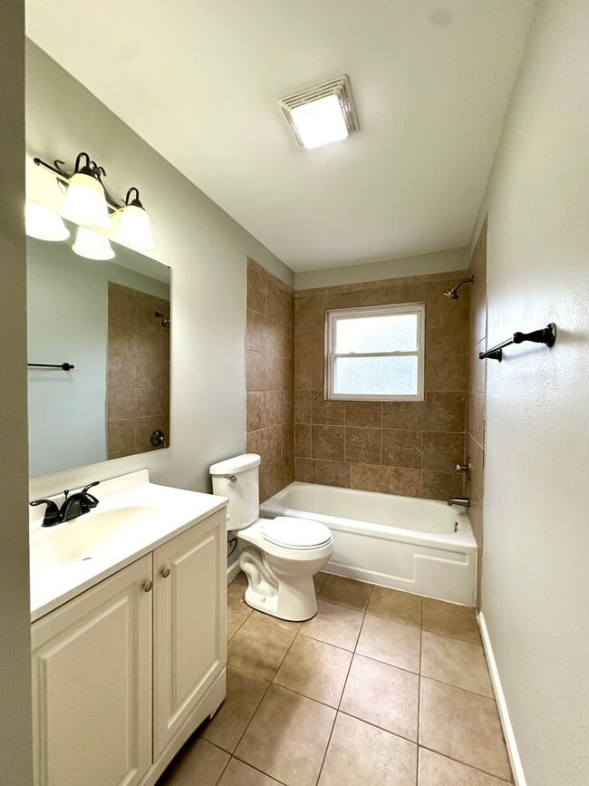 Building Photo - 3BR 2BA Jason Dr. Denham Springs