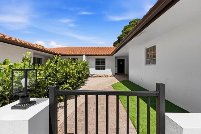 Foto del edificio - 3310 NW 90th Ave