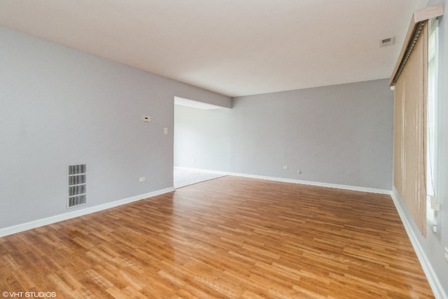 Building Photo - 445 Degas Cir