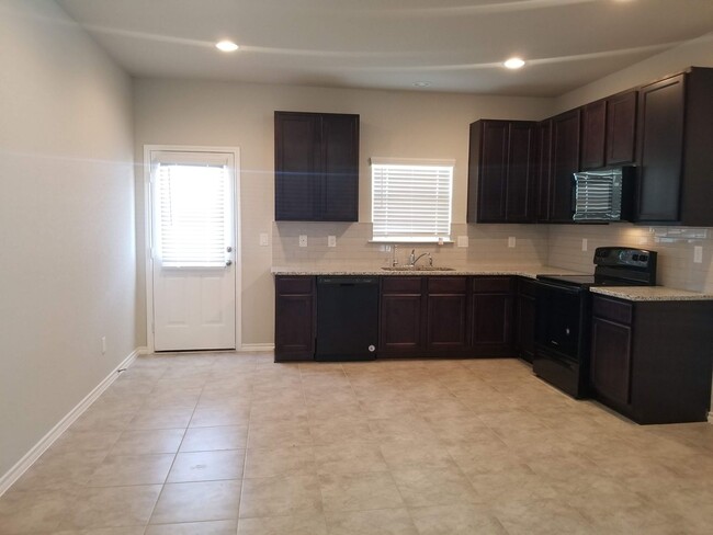Building Photo - Gorgeous 1 story 4 bedroom Rental!