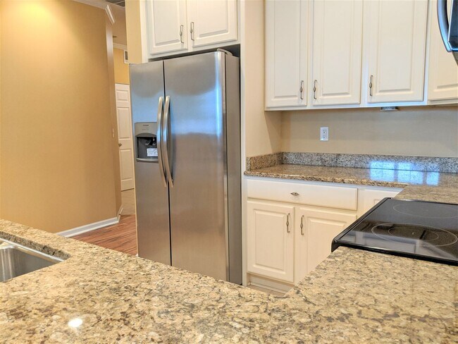 Foto del edificio - 3872 S Lake Dr