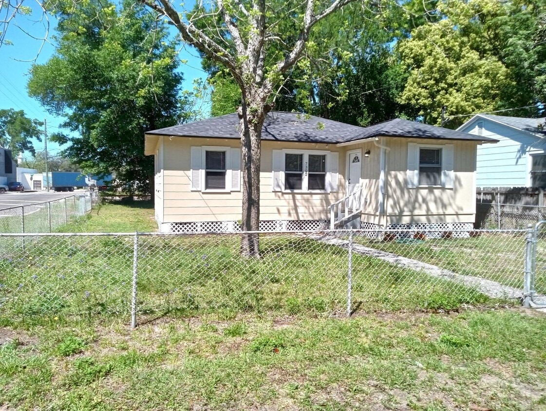 Primary Photo - Cute and Cozy 3 Bedroom 1 Bath North Jacks...