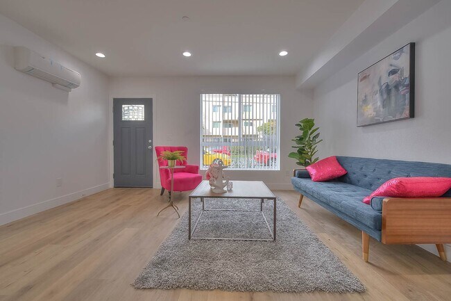 Foto del edificio - 11732 Hamlin St