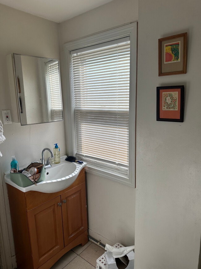 Building Photo - 1BR