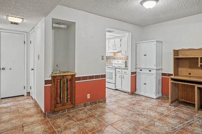 Foto del edificio - Two level Townhome in DeSoto Courts