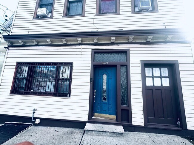 Foto del edificio - 549 61ST St