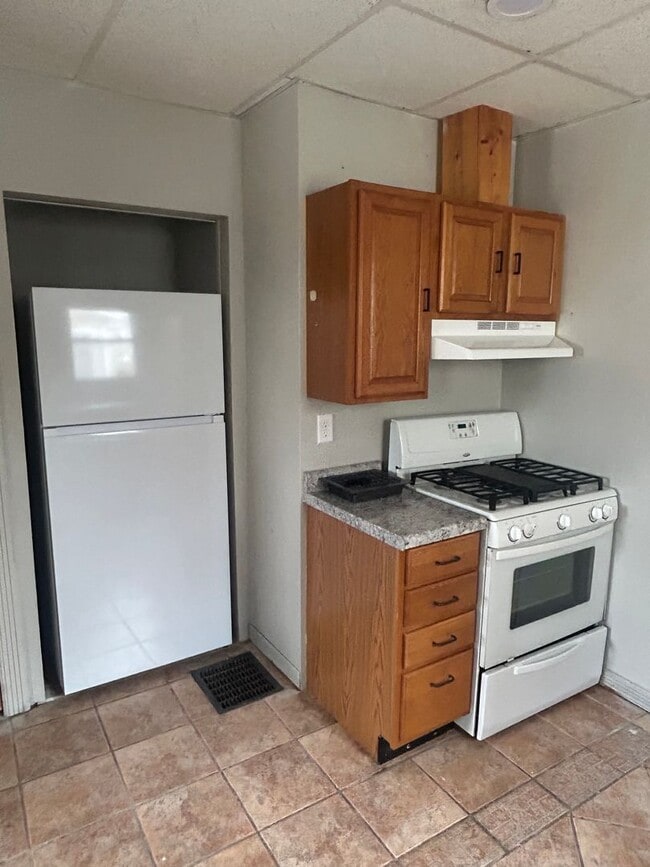 Building Photo - 3 bedroom house