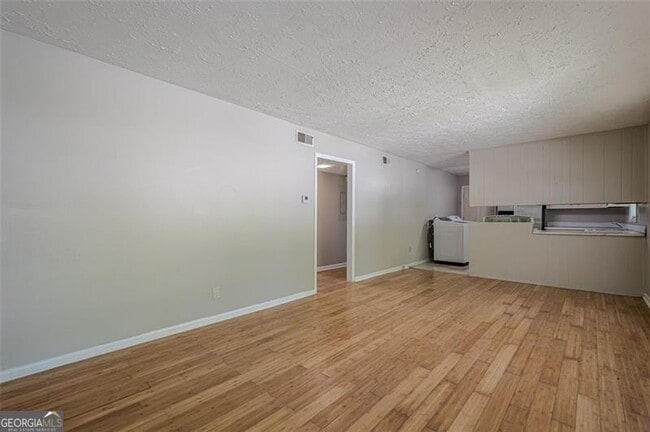 Foto del edificio - 3710 Lynn Dr