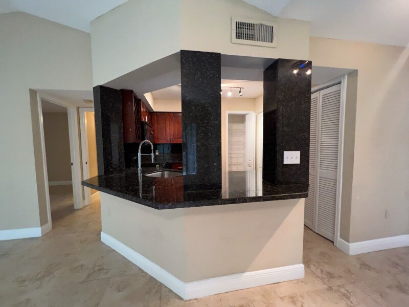 Foto principal - 2460 NW 33rd St
