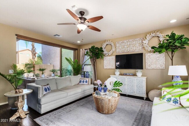 Building Photo - GORGEOUS home in THE KNOLLS at Power Ranch!