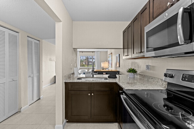 2BR, 1BA - 792SF - Kitchen - Casa Del Mar