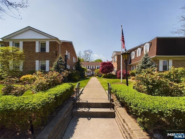 Photo - 364 E Ridgewood Ave Apartment