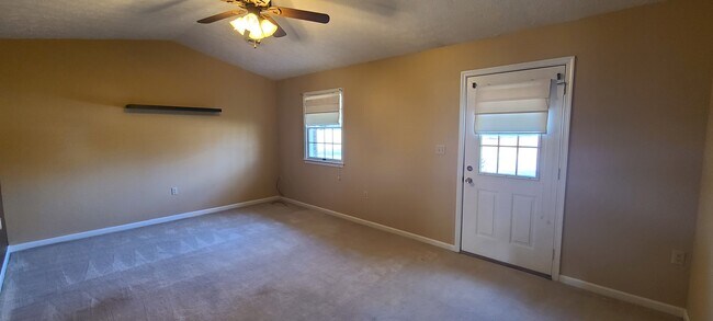 Foto del edificio - 355 Stonegate Ct