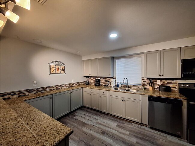 Foto del edificio - 6886 49th Ave N