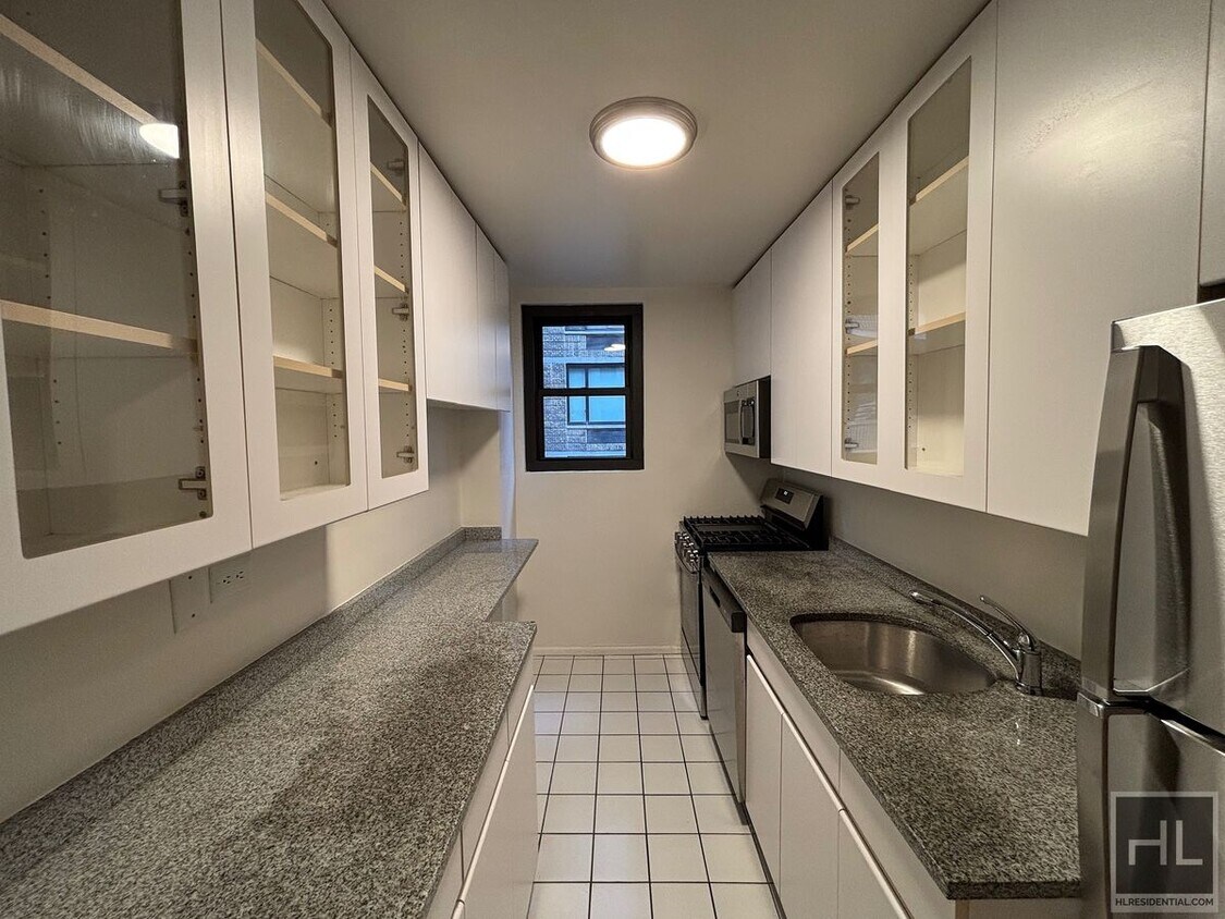 Primary Photo - EAST 49 STREET