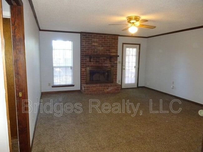 Building Photo - 675 Tara Ln